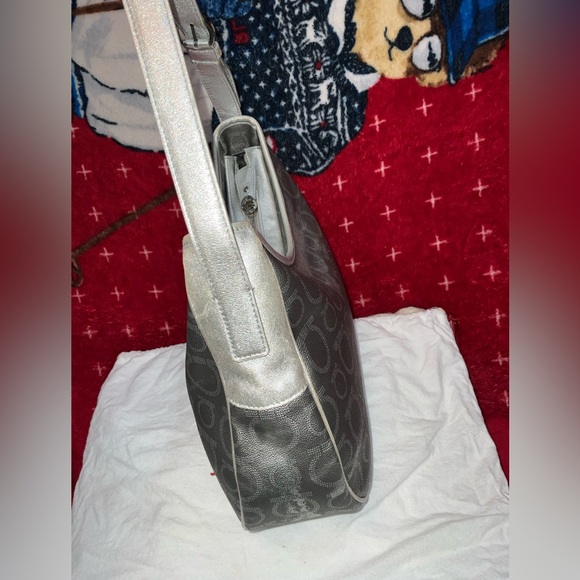 Salvatore Ferragamo Gancini Shoulder or hobo Bag. - Picture 9 of 15